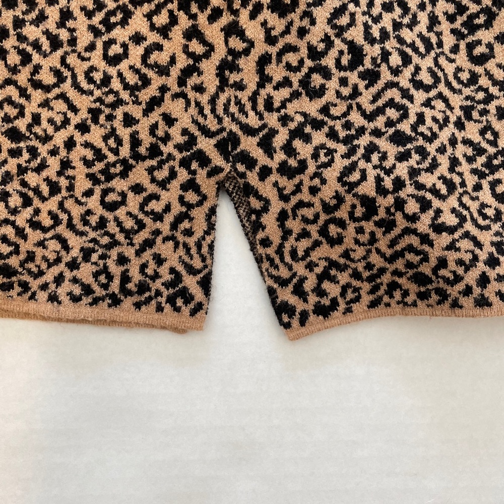 Tahari Leopard Print Knit Sweater size XS EUC - Picture 7 of 9